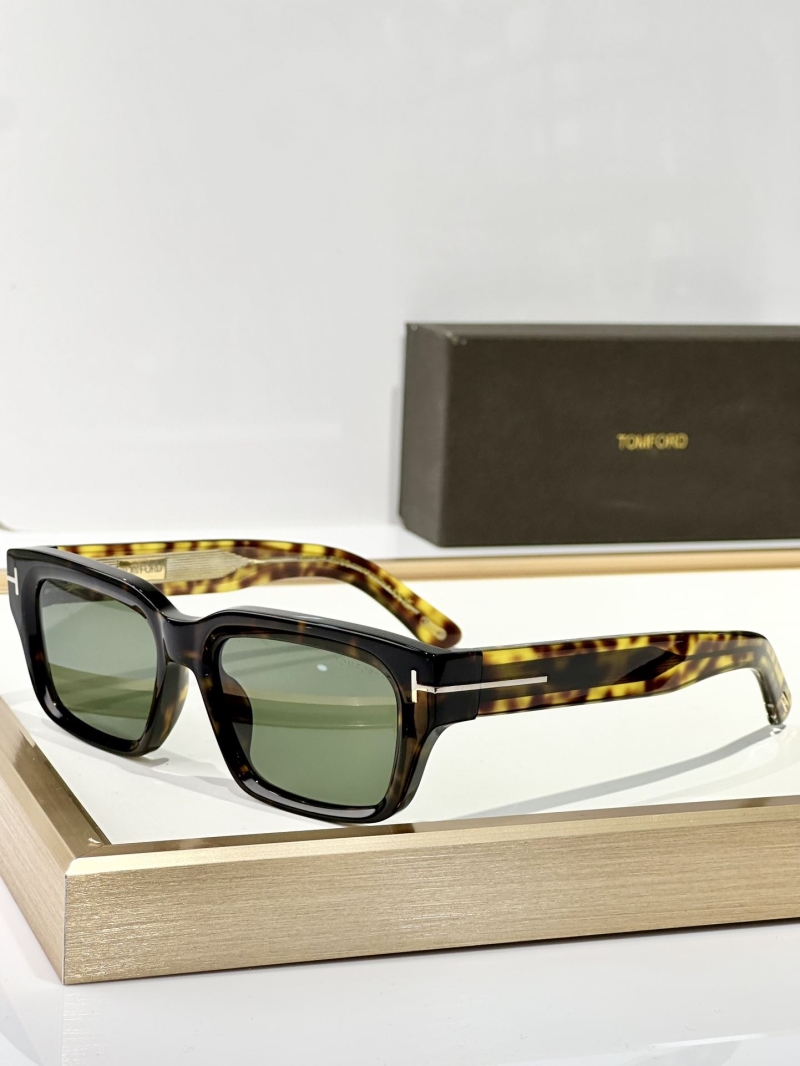 TOM FORD